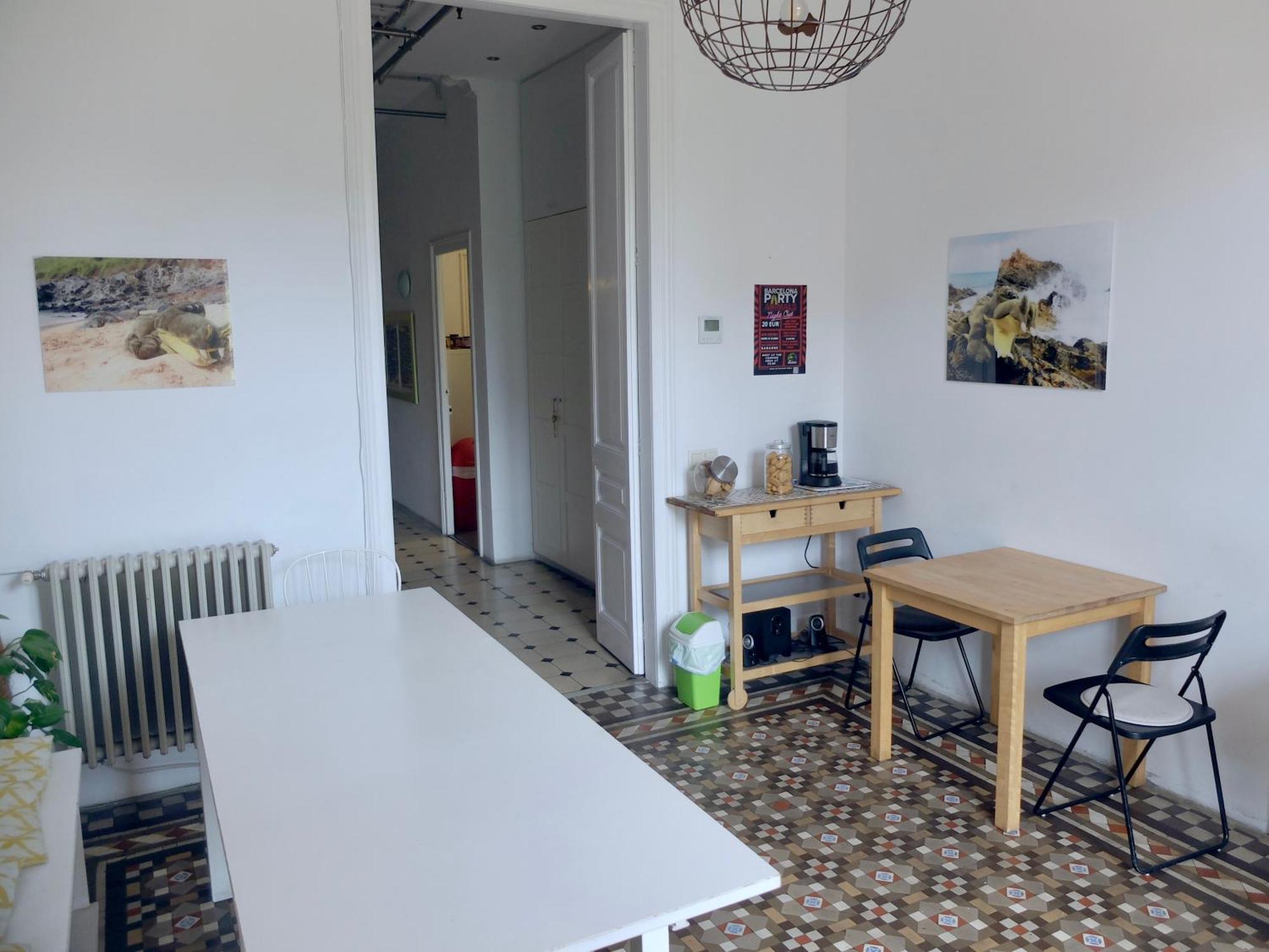 Fabrizzio'S Petit Hostel Barcelona Exterior photo