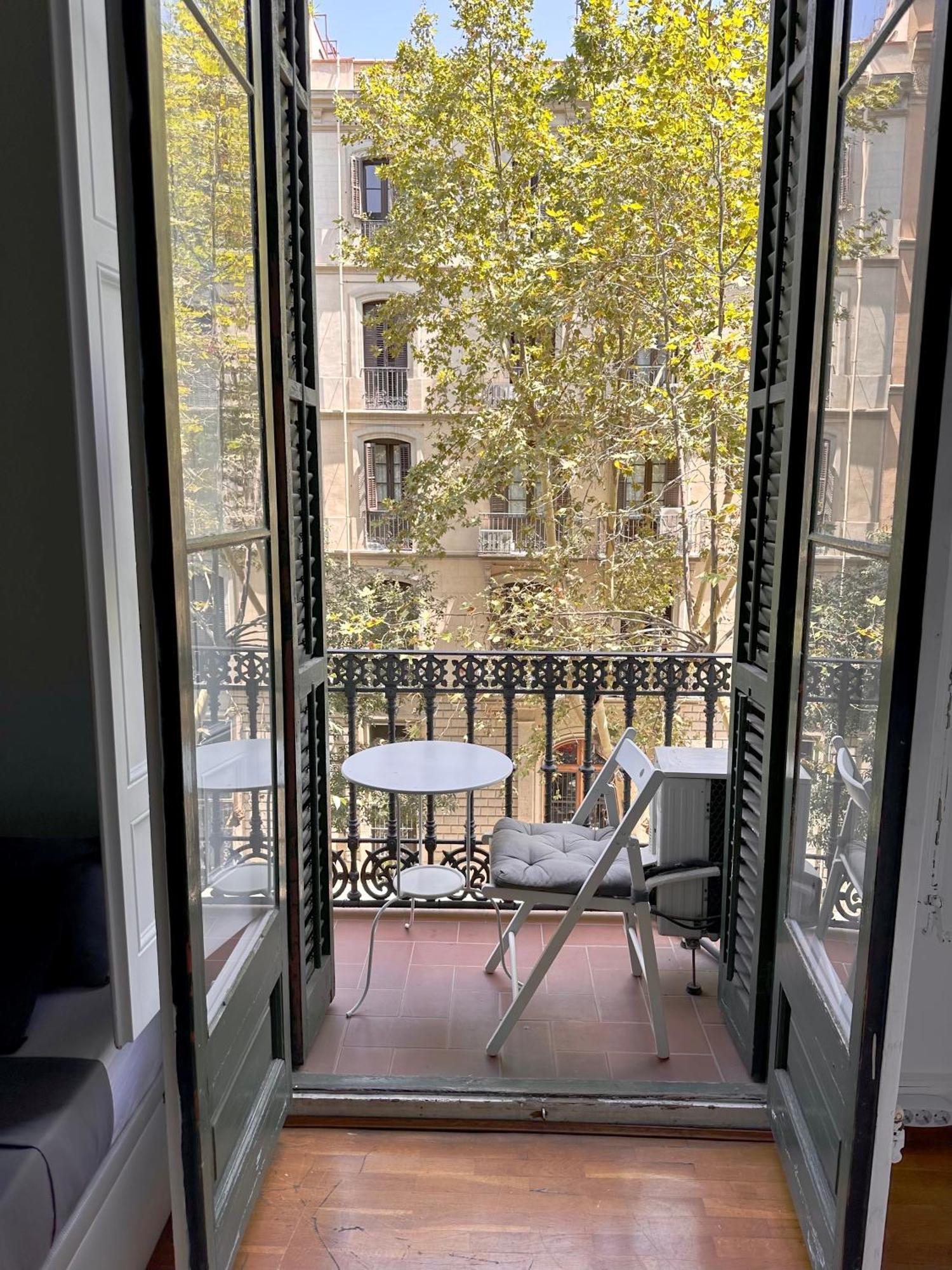 Fabrizzio'S Petit Hostel Barcelona Exterior photo